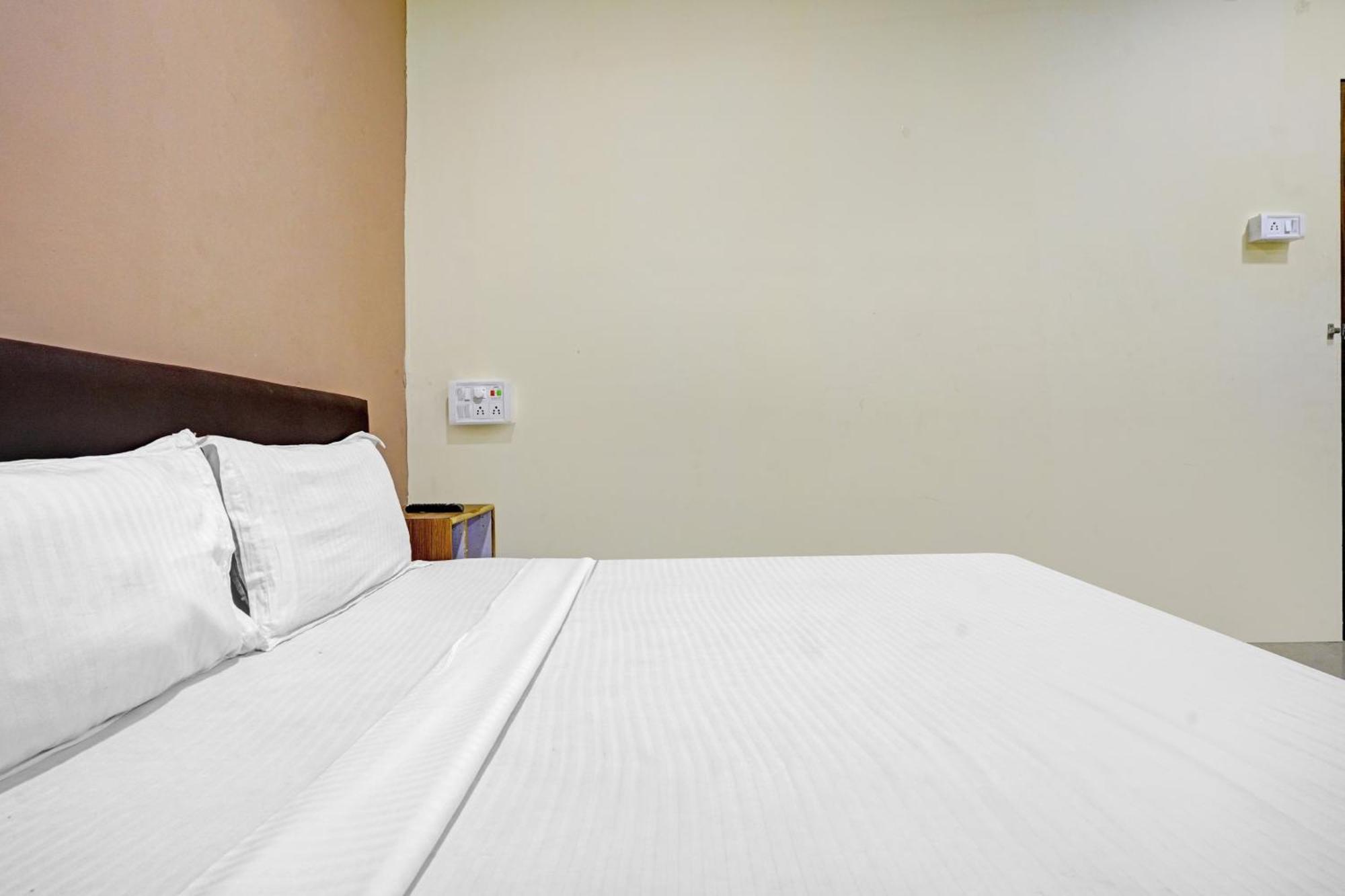 Hotel O Nova Rooms Szúrat Kültér fotó